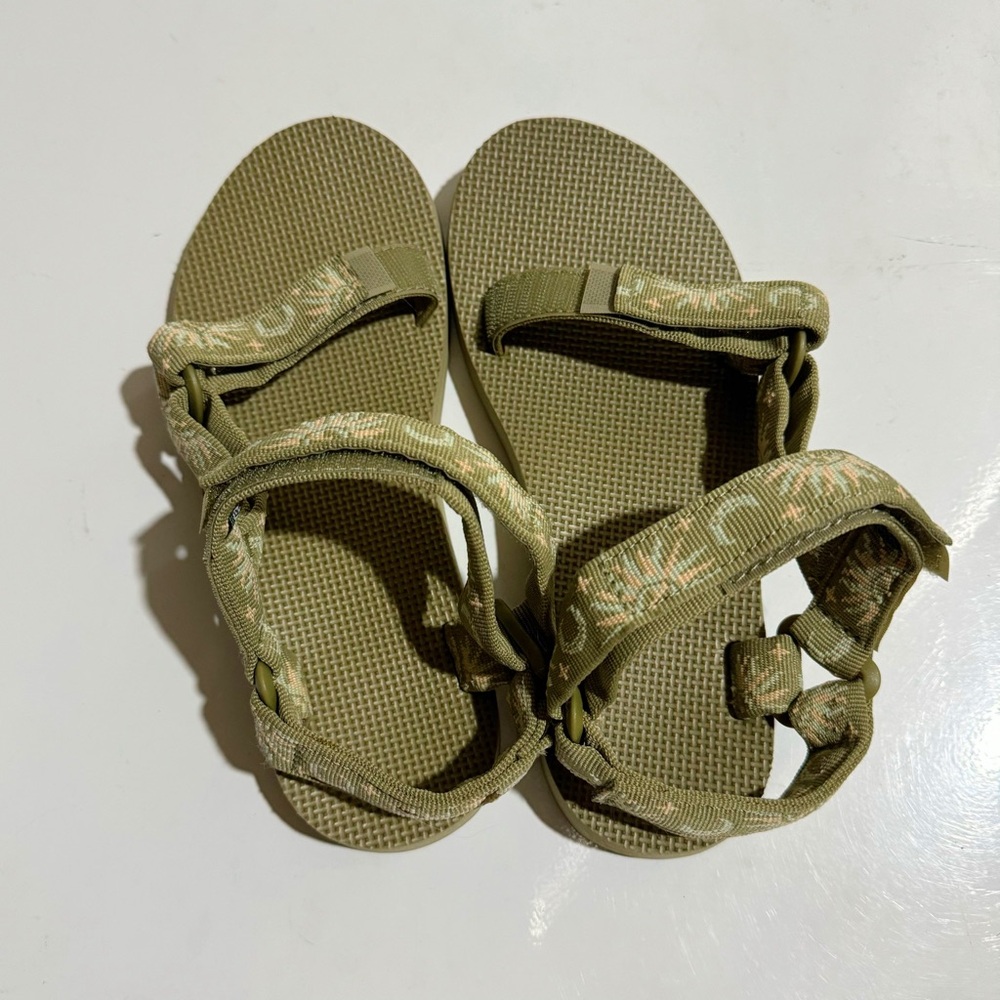 tevas sandals